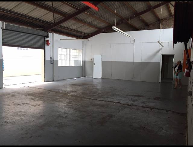 580M² FACTORY TO LET IN PAROW CENTRAL